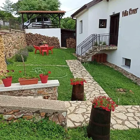River Pehchevo Villa *